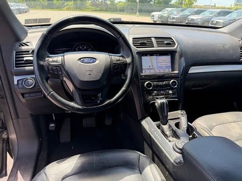 Used 2018 Ford Explorer XLT w/ Equipment Group 202A AWD/4WD image 13