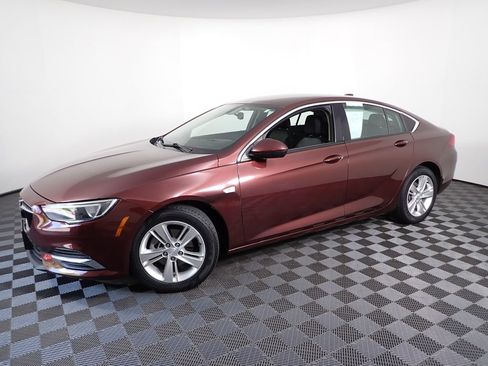 Used 2018 Buick Regal Preferred w/ Sights and Sounds Package FWD image 9