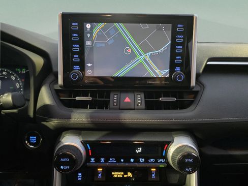 Used 2019 Toyota RAV4 Limited image 13