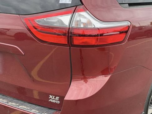 Used 2020 Toyota Sienna XLE w/ XLE Navigation Package AWD/4WD image 7