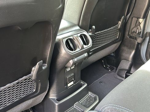 Certified 2025 Jeep Wrangler Unlimited Rubicon 4xe w/ Convenience Group AWD/4WD image 34