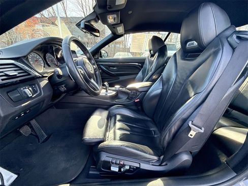 Used 2017 BMW M4 Convertible image 13