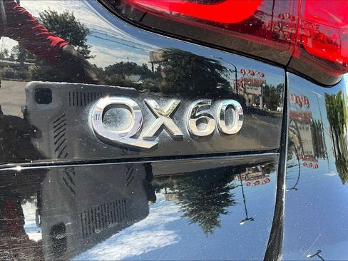 Used 2019 INFINITI QX60 Luxe w/ Essential Package image 9
