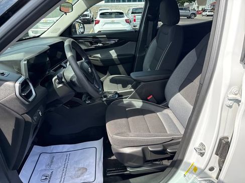 Used 2024 Chevrolet TrailBlazer LS w/ LS Convenience Package FWD image 10