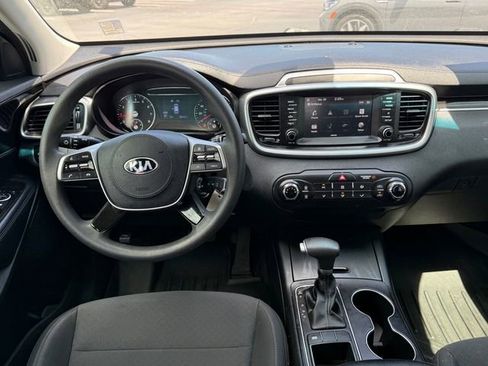 Used 2020 Kia Sorento LX image 10