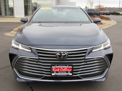 Used 2019 Toyota Avalon Limited image 3