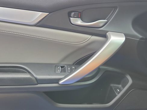 Used 2016 Honda Civic Touring image 17