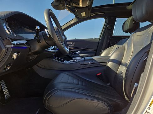 Used 2020 Mercedes-Benz S 560 Sedan image 16