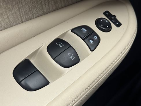 Used 2022 Nissan Murano SV image 22