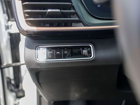Used 2025 Buick Envision Sport Touring AWD/4WD image 18