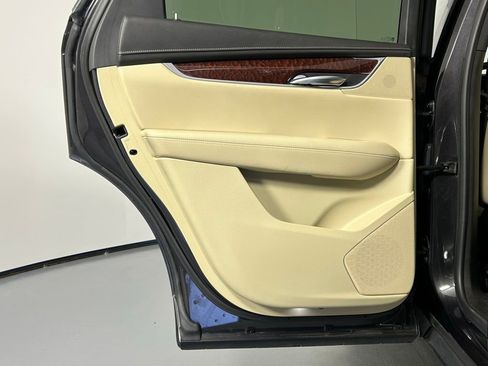 Used 2018 Cadillac XT5 Luxury w/ Driver Awareness Package image 16