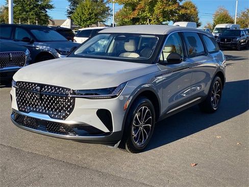 New 2026 Lincoln Nautilus Premier image 3