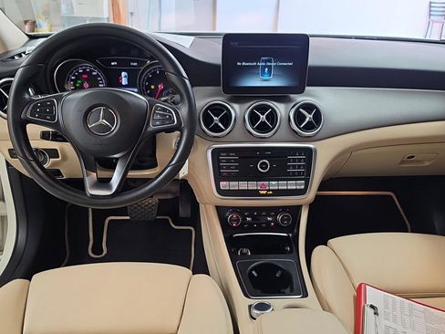 Used 2018 Mercedes-Benz GLA 250 4MATIC image 2