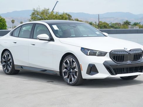 New 2026 BMW 530i w/ Executive Package image 3