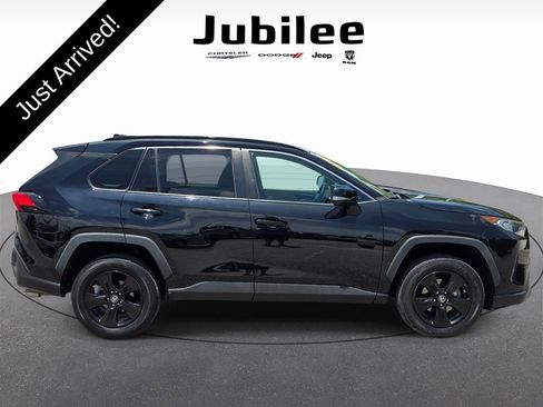 Used 2021 Toyota RAV4 XLE w/ Convenience Package FWD image 34