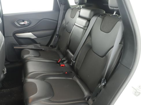 Used 2018 Jeep Cherokee Latitude Plus image 20