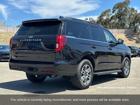 Used 2025 Ford Expedition Active RWD image 7