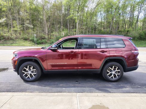 Certified 2025 Jeep Grand Cherokee L Limited w/ Luxury Tech Group II image 7