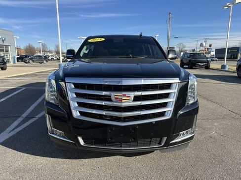 Used 2019 Cadillac Escalade ESV Luxury image 3