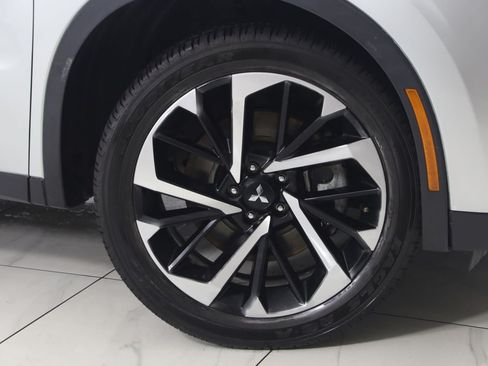 Used 2024 Mitsubishi Outlander SE AWD/4WD image 16
