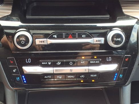 Used 2021 Ford Explorer Limited w/ Equipment Group 301A AWD/4WD image 20