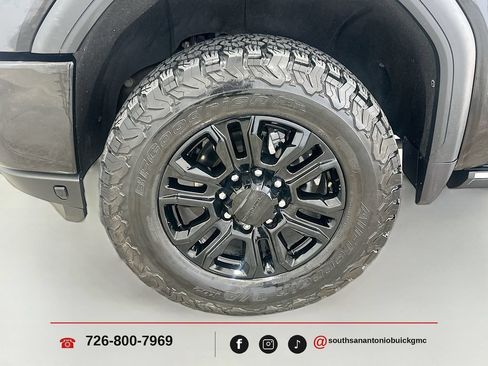 Used 2021 GMC Sierra 2500 Denali w/ Denali Black Diamond Edition AWD/4WD image 34