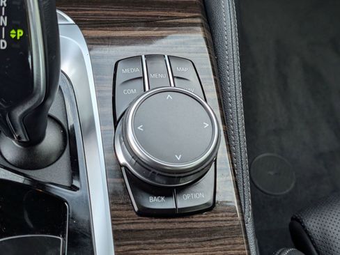 Certified 2023 BMW 530e xDrive w/ Premium Package image 20