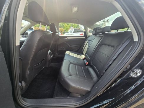 Used 2013 Volkswagen Passat 2.5 SE FWD image 21