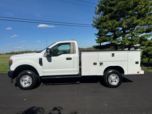 Used 2022 Ford F250 XL w/ Power Equipment Group AWD/4WD image 3