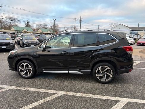 Used 2023 Subaru Forester Touring image 3