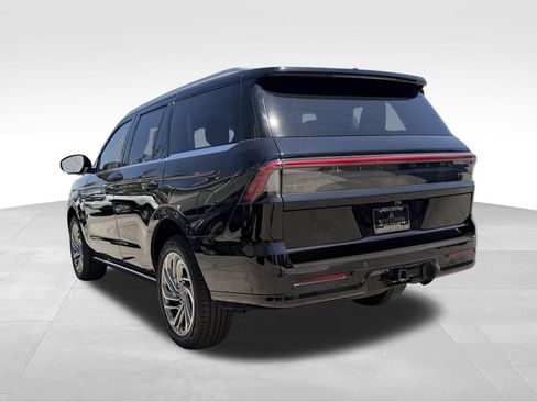 Used 2025 Lincoln Navigator Reserve AWD/4WD image 8