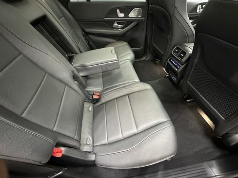 Used 2025 Mercedes-Benz GLS 450 4MATIC image 17