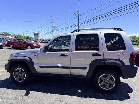 Used 2006 Jeep Liberty Renegade AWD/4WD image 3