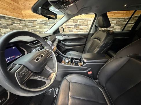 Used 2023 Jeep Grand Cherokee Limited AWD/4WD image 11