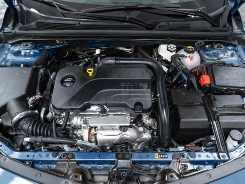 Used 2024 Chevrolet Malibu LT w/ LPO, Floor Liner Package image 9