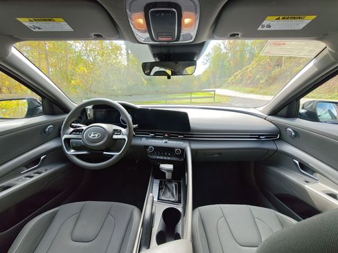 Used 2024 Hyundai Elantra SEL image 15