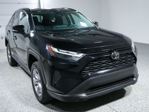 Used 2025 Toyota RAV4 XLE AWD/4WD image 5