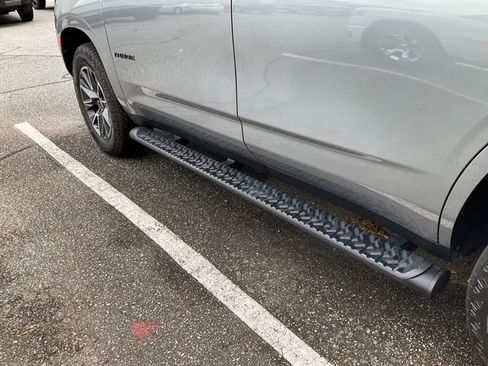 Used 2023 Chevrolet Tahoe Z71 w/ Luxury Package AWD/4WD image 9