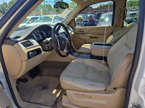 Used 2012 Cadillac Escalade Luxury image 15