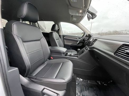 Used 2023 Volkswagen Atlas SE image 29