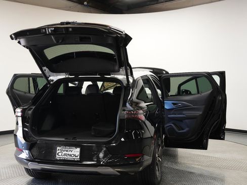 Used 2025 Chevrolet Equinox EV LT w/ Convenience Package image 10