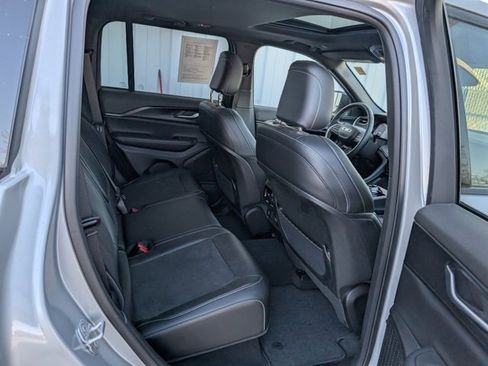 Used 2023 Jeep Grand Cherokee Altitude image 18