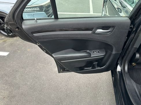 Used 2015 Chrysler 300 Limited image 20