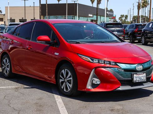 Used 2017 Toyota Prius Prime Advanced w/ Carpet Mat Package FWD image 3