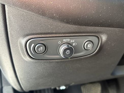Used 2023 Chevrolet Equinox Premier AWD/4WD image 32
