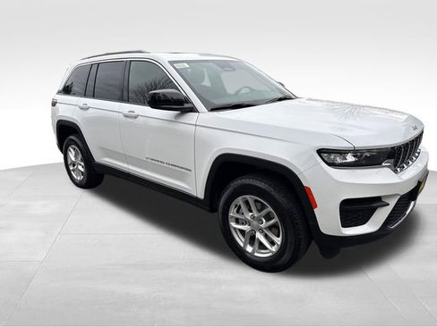 New 2026 Jeep Grand Cherokee Laredo AWD/4WD image 1