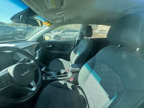 Certified 2022 Kia Niro LXS image 8