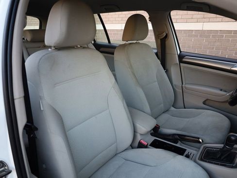 Used 2016 Volkswagen Golf S image 26