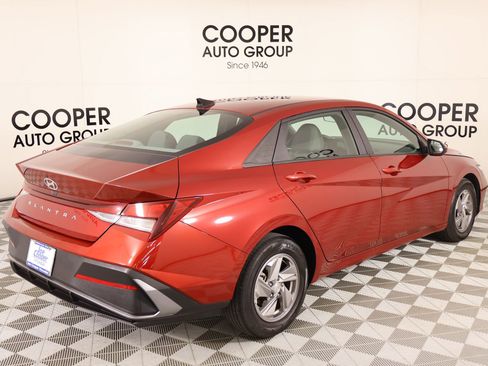 Certified 2024 Hyundai Elantra SE image 19