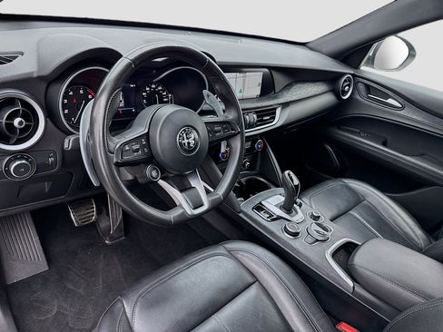Used 2022 Alfa Romeo Stelvio Sprint image 7
